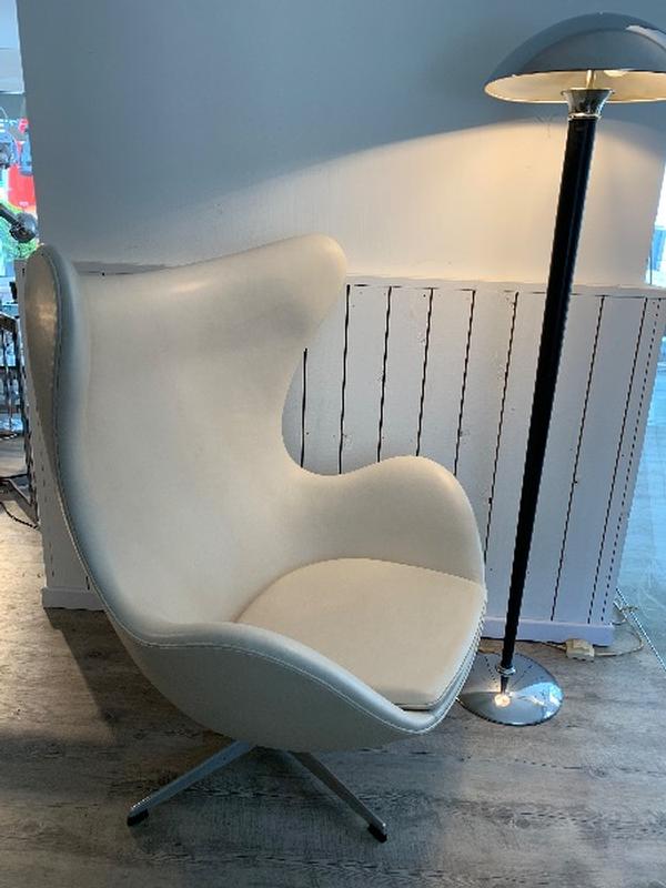 Early Arne Jacobsen egg chair white leather in mint condition ! Signed ! 
