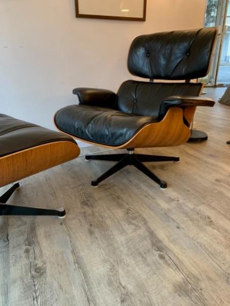 Eames lounge chair for Herman Miller end 60s rosewood and black leather in very good shape 