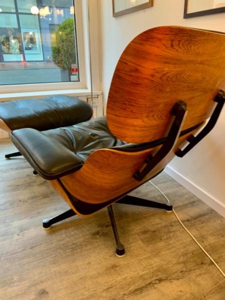 Eames lounge chair for Herman Miller end 60s rosewood and black leather in very good shape 