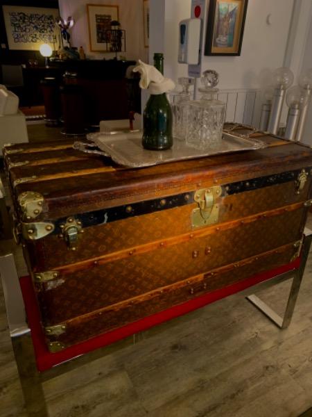 Louis Vuitton cabin trunk from the rue scribe for New Bondstreet London from 1890 ‘s numbered and labeled. The inside is complete in good condition! 